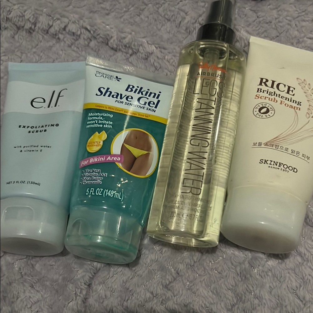 ELF Exfoliating Scrub - White and Blue